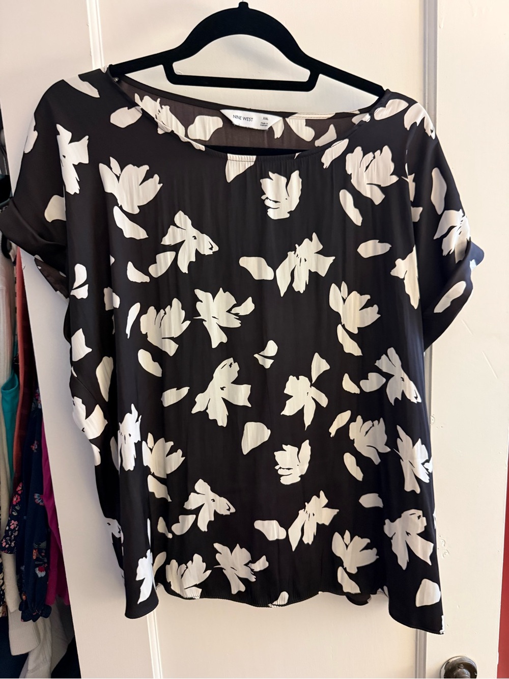 Nine West Black and White Floral Short Sleeve Blouse